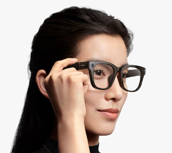 Xiaomi a anteojos usados en la cara