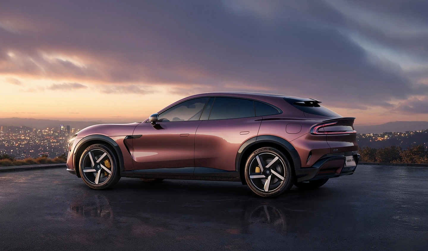 Los Rays muestran el último vehículo eléctrico de la compañía china de teléfonos inteligentes Xiaomi el SUV YU7.