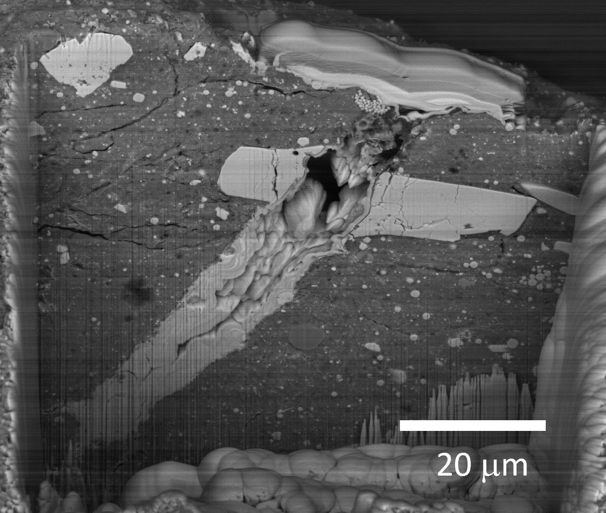 Una imagen del microscopio electrónico que muestra el material de Bennu