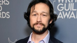 Joseph Gordon-Levitt asiste a la Ceremonia de Los Ángeles de los Premios del Gremio de Escritores de 2025. (Alberto E. Rodriguez/Getty Images)