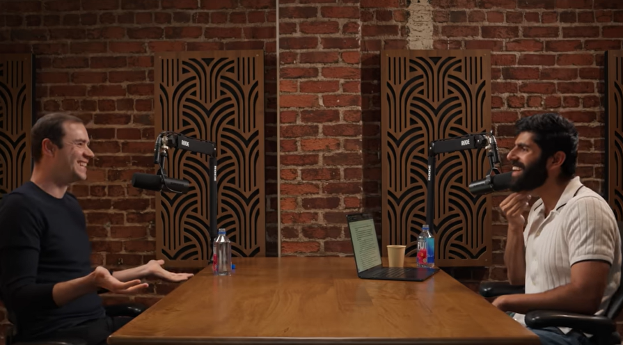 Andrej Karpathy entrevistado en el podcast de Dwarkesh Patel (captura de pantalla: octubre de 2025)
