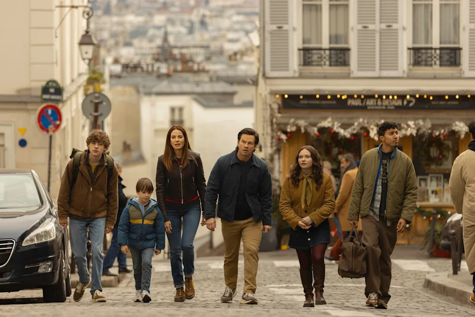 Van Crosby, Peter Lindsey, Michelle Monaghan, Mark Wahlberg, Zoe Colletti y Reda Elazouar en