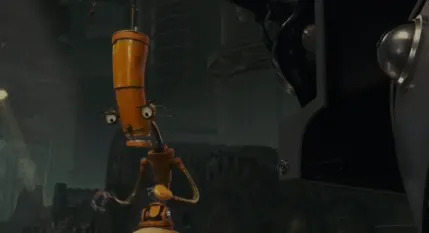 Un personaje robot de dibujos animados con cuello y brazos largos se encuentra en un ambiente industrial con poca luz, luciendo expresivo