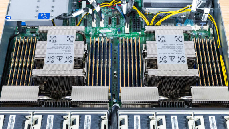 SuperMicro Hyper SuperServer SYS 222HA TN Interno 2
