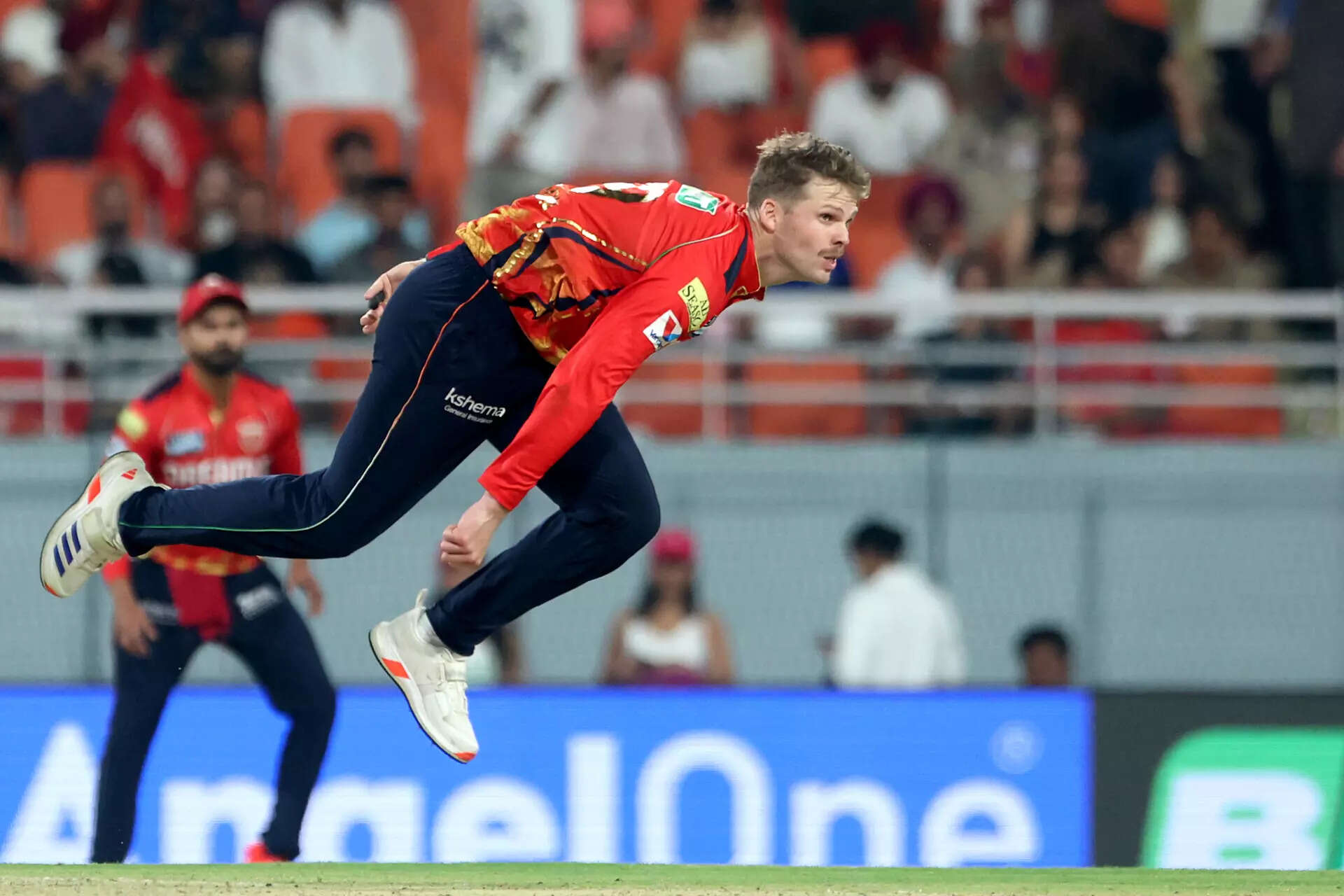 Lockie Ferguson de Punjab Kings entrega una pelota durante el partido IPL 2025 entre Punjab Kings y Rajasthan Royals en el Estadio Internacional de Cricket Maharaja Yadavindra Singh el 5 de abril de 2025, en Mullanpur, Mohali, India. (Foto de Pankaj Nangia/Getty Images) IPL 2025 - Punjab Kings contra Rajasthan Royals