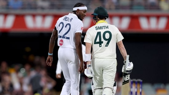 Smith y Archer intercambiaron algunas palabras en el medio. (AFP)