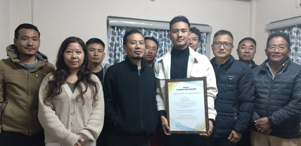 Del bate de madera tallada al cricket Ranji: Asociación Juvenil Kichutip rinde homenaje a Odilemba Kichu