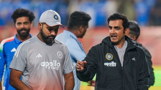 Rohit Sharma de India con el entrenador Gautam Gambhir (PTI)