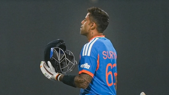 Suryakumar Yadav anotó 5 carreras con 4 bolas en el segundo T20I contra Sudáfrica. (PTI)
