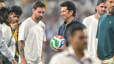 Sachin Tendulkar y Lionel Messi (X) Sachin Tendulkar califica la visita de Lionel Messi a Mumbai como un