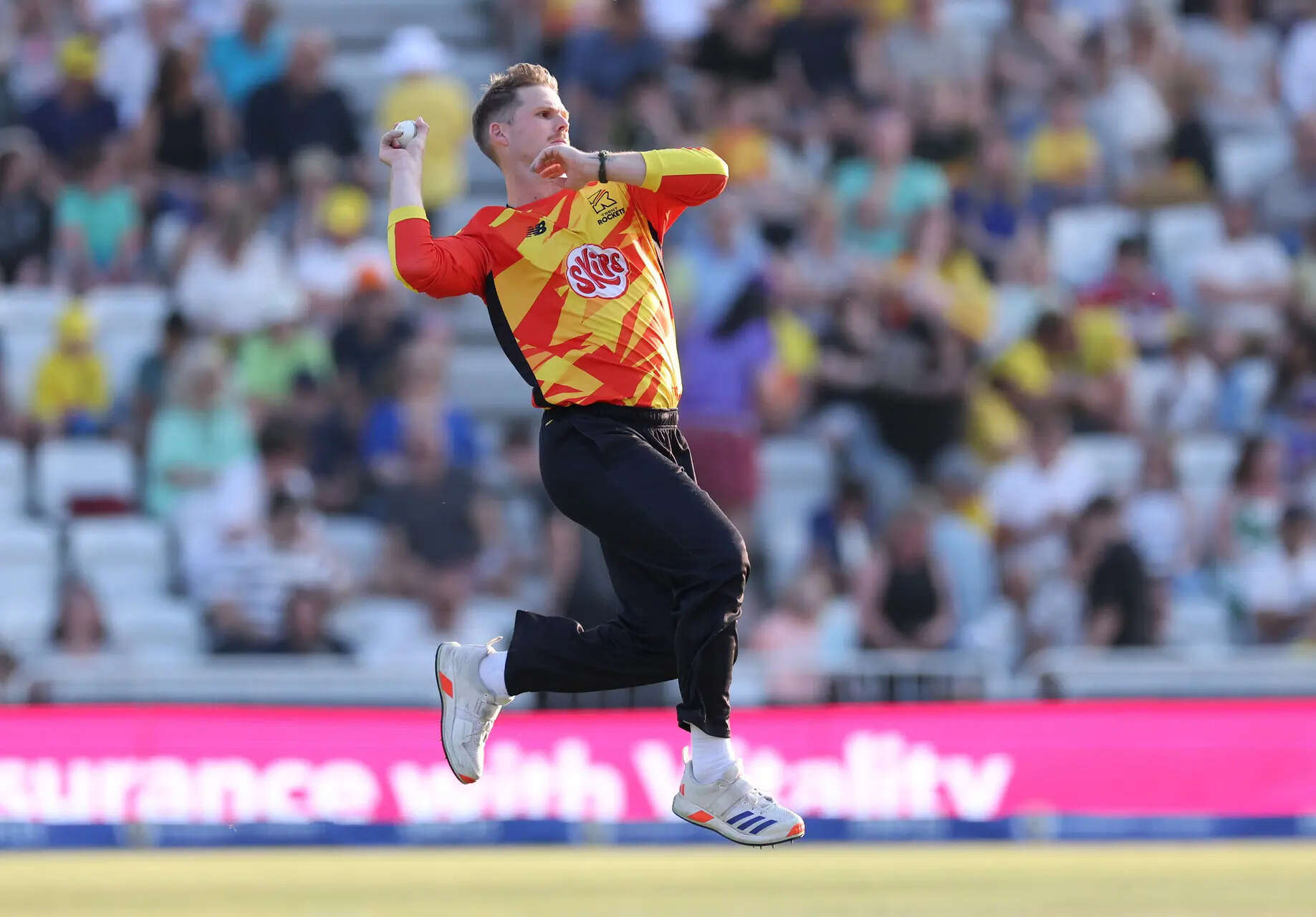 Lockie Ferguson de los tazones de Trent Rockets durante el partido de los Cien entre Trent Rockets Men y Northern Superchargers Men en Trent Bridge el 10 de agosto de 2025 en Nottingham, Inglaterra. (Foto de Warren Little/Getty Images) Trent Rockets hombres contra Northern Superchargers hombres - The Hundred