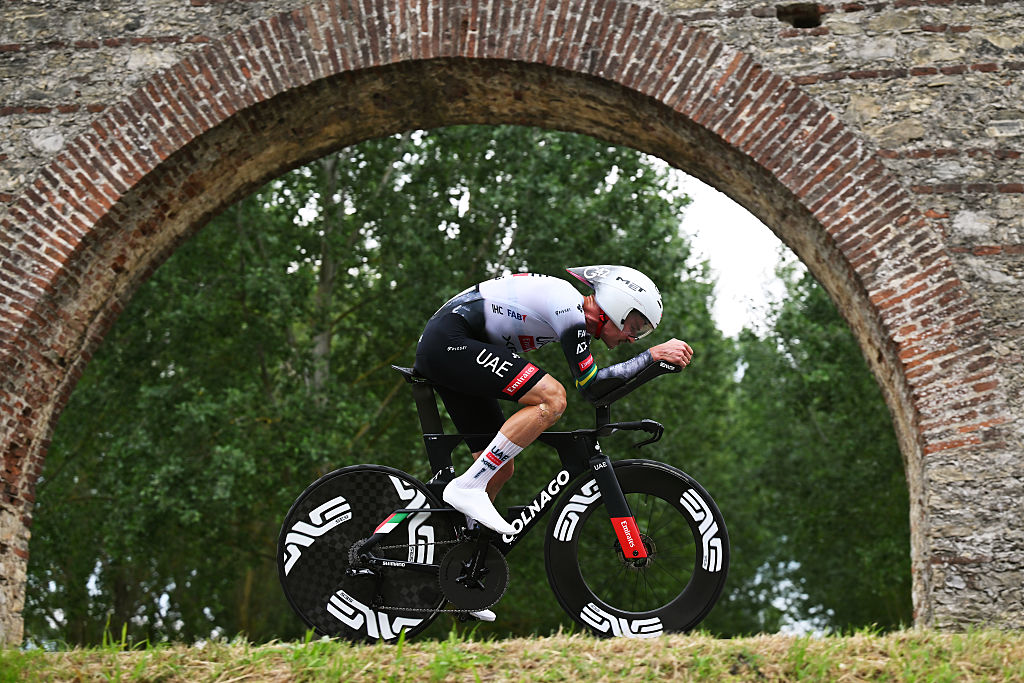 Décima etapa del Giro de Italia 2025: Jay Vine en acción contrarreloj