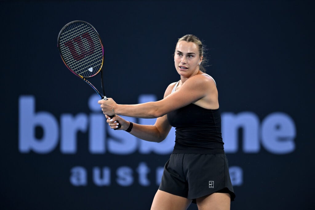 Aryna Sabalenka practica durante una oportunidad para los medios antes del Brisbane International 2026 el 1 de enero de 2026 en Brisbane, Australia.