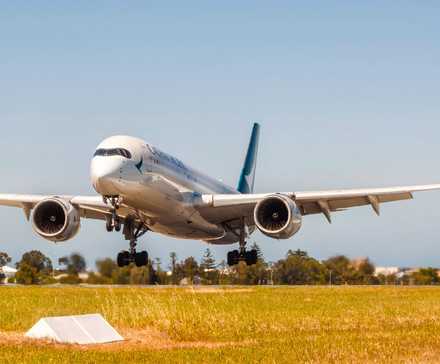 El Airbus A350-900 de Cathay Pacific llega a Adelaida (1)