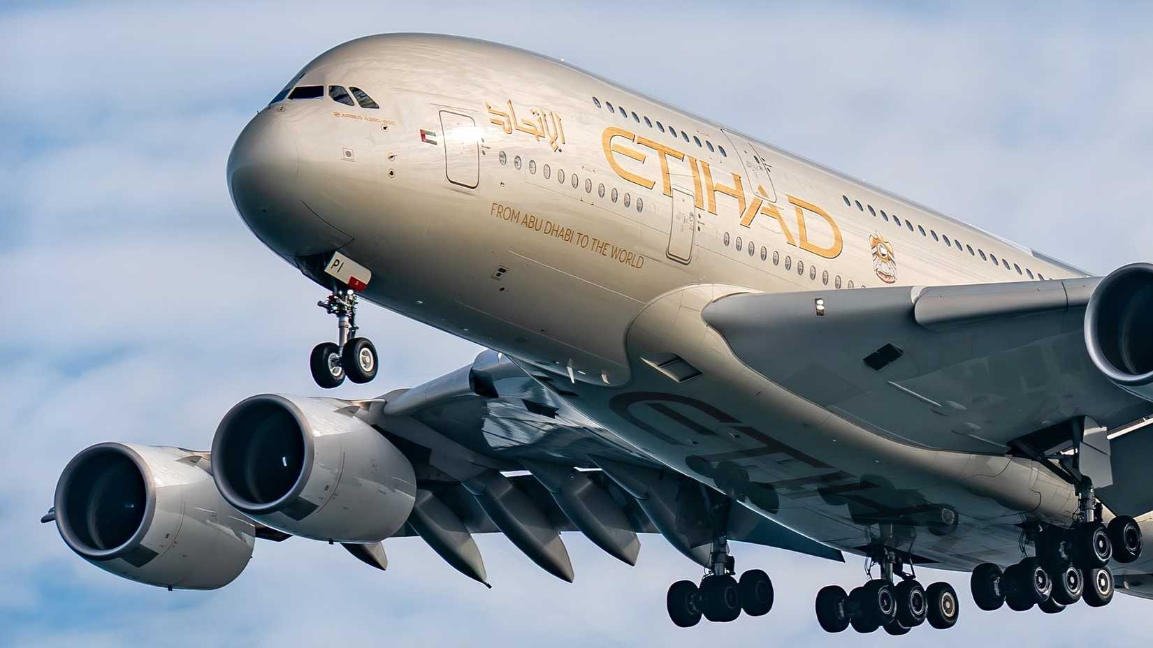 Etihad Airbus A380 en aproximación final después de otro largo vuelo