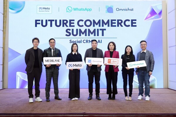 (desde la izquierda) Amy Tsui, vicepresidenta senior de ventas, regiones de la Gran China en Omnichat; KC Ng, director ejecutivo de MEDILASE; Silvie Lam, directora comercial para la Gran China de Meta; Alan Chan, fundador y director ejecutivo de Omnichat; Eileen Tang, directora de negocios digitales de Maxim Group; Lily Yeung, vicepresidenta regional de marketing y comunicaciones de Omnichat; Avery Tang, vicepresidente regional de Éxito del Cliente de Omnichat, presidió la ceremonia de apertura de la Cumbre. (desde la izquierda) Amy Tsui, vicepresidenta senior de ventas, regiones de la Gran China en Omnichat; KC Ng, director ejecutivo de MEDILASE; Silvie Lam, directora comercial para la Gran China de Meta; Alan Chan, fundador y director ejecutivo de Omnichat; Eileen Tang, directora de negocios digitales de Maxim Group; Lily Yeung, vicepresidenta regional de marketing y comunicaciones de Omnichat; Avery Tang, vicepresidente regional de Éxito del Cliente de Omnichat, presidió la ceremonia de apertura de la Cumbre.