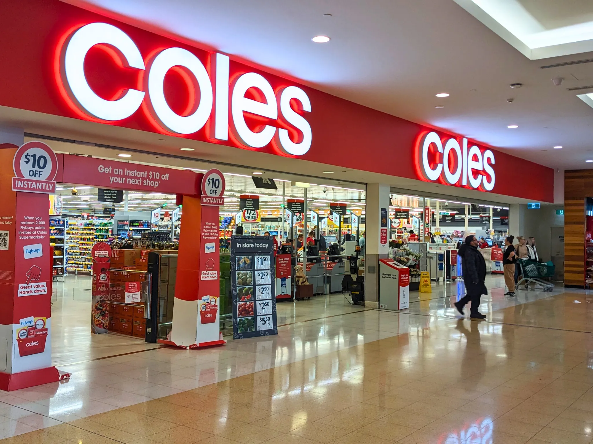 Fuera del supermercado Coles