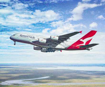 Qantas Airbus A380 miniatura personalizada en vuelo