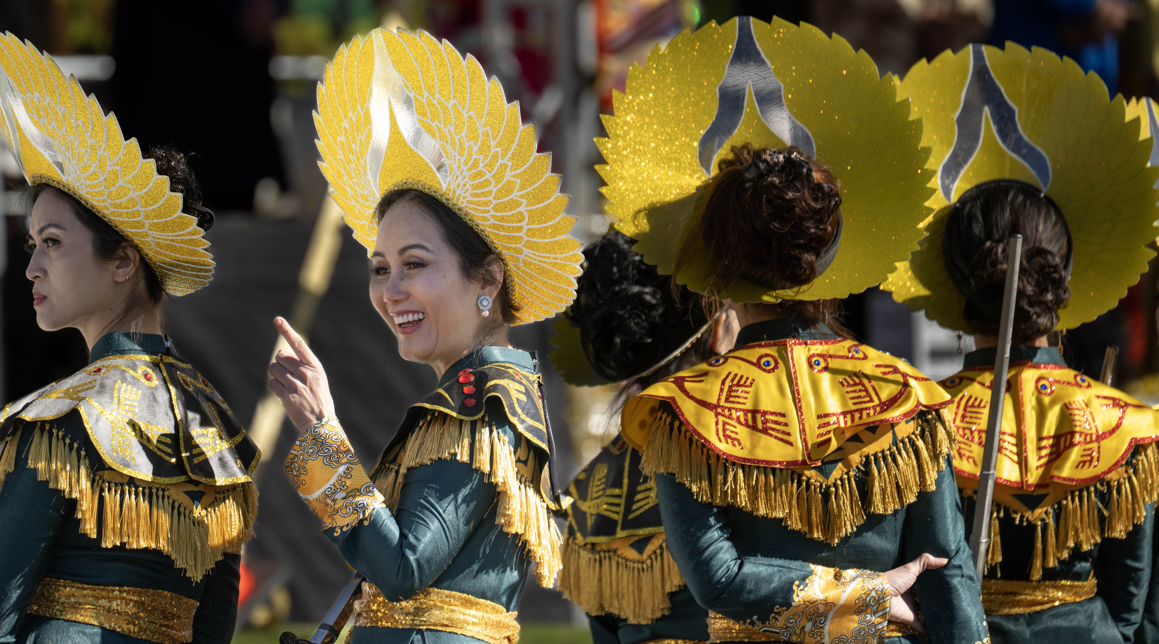 Bailarines del Club de la Amistad de Artistas Vietnamitas participan en el Westminster...