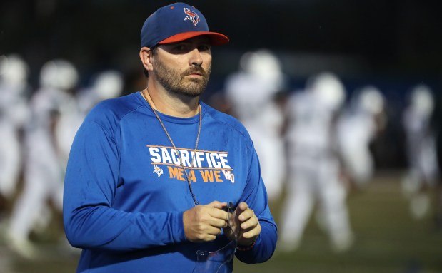 El entrenador de West Orange, Geno Thompson, ha compilado lo que probablemente será el calendario de fútbol más difícil entre todas las escuelas públicas del Condado de Orange la próxima temporada. (Stephen M. Dowell/Orlando Sentinel)