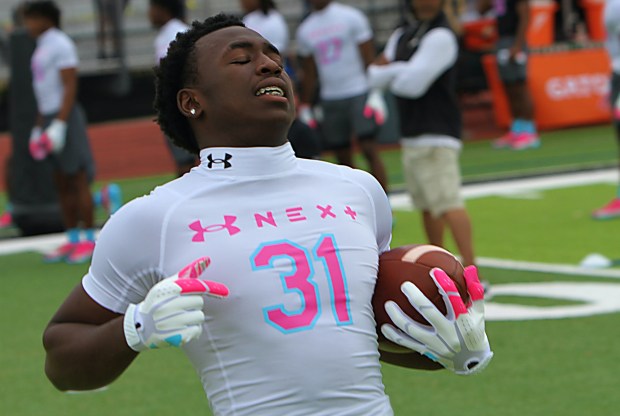 El corredor de DeLand, Taihj Moore, en el evento Under Armour Camp Series en la escuela secundaria católica Bishop Moore, el domingo 22 de febrero de 2026. (Chris Hays/Orlando Sentinel)