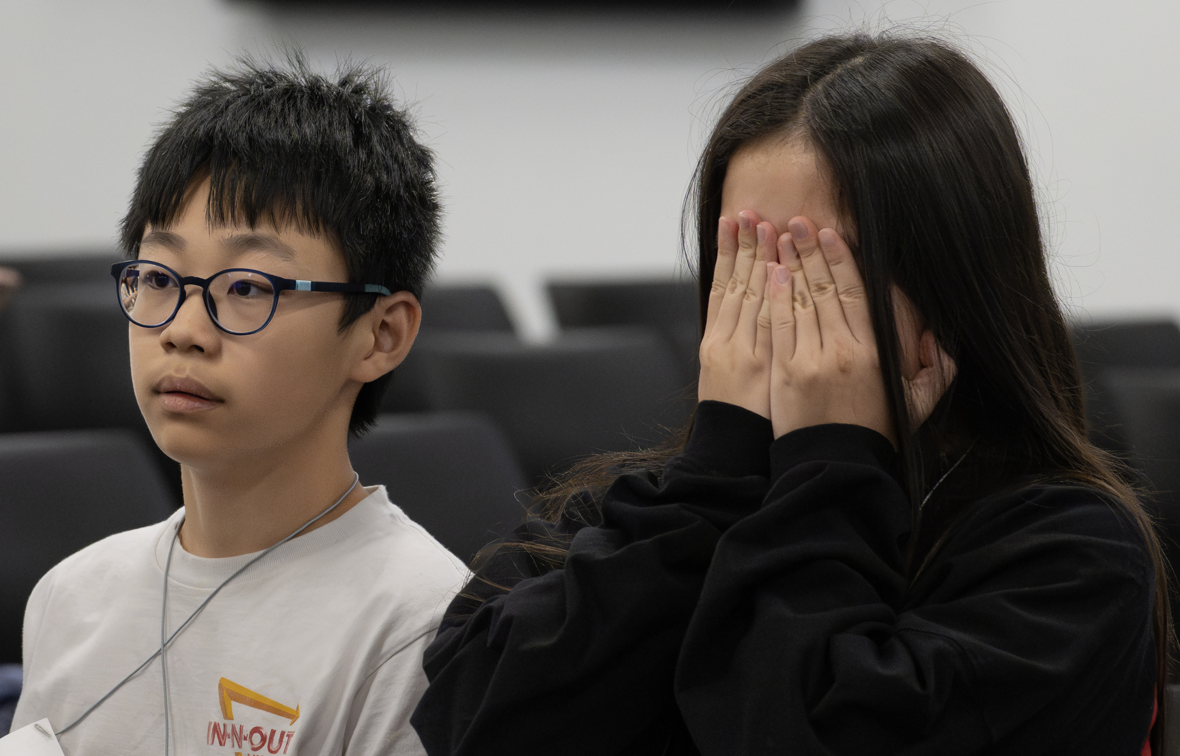 La presión aumenta a medida que lo hacen Justin Lee y Catherine Kuo...