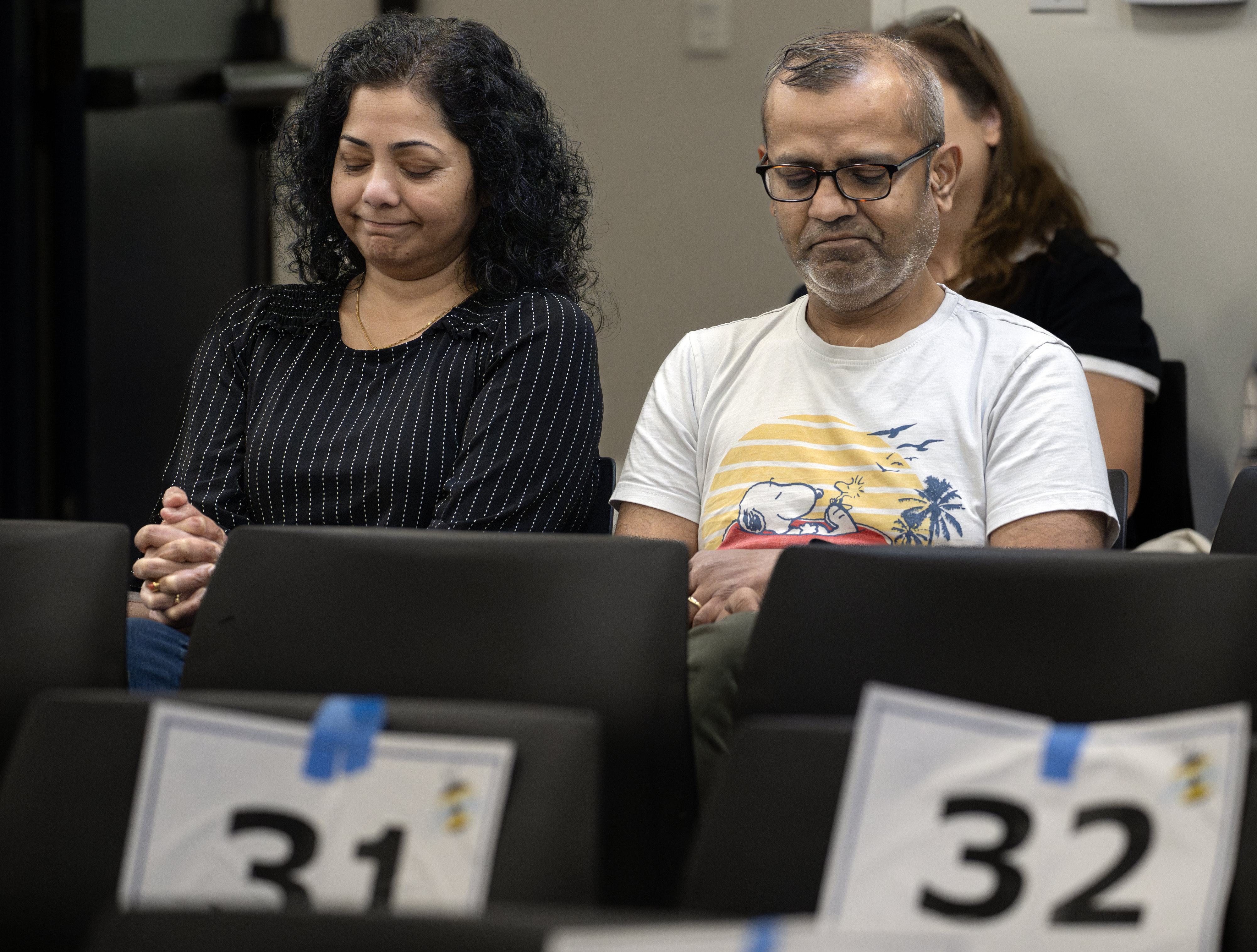 Los padres de Advika Prasad, de 14 años, Shweta Suman y Rishitosh...