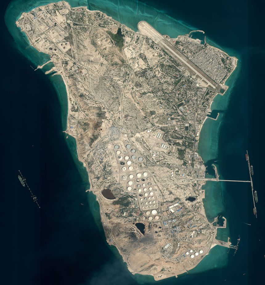 La imagen de satélite muestra la isla iraní de Kharg el 11 de marzo, antes de los ataques estadounidenses a la isla.