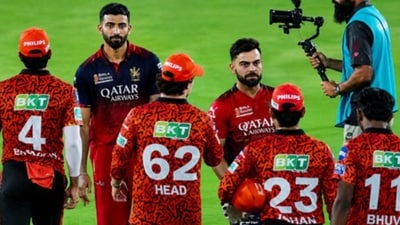 Durante los habituales apretones de manos posteriores al partido, Virat Kohli ignoró a Travis Head. (INCÓGNITA) Durante los habituales apretones de manos posteriores al partido, Virat Kohli ignoró a Travis Head. (INCÓGNITA)