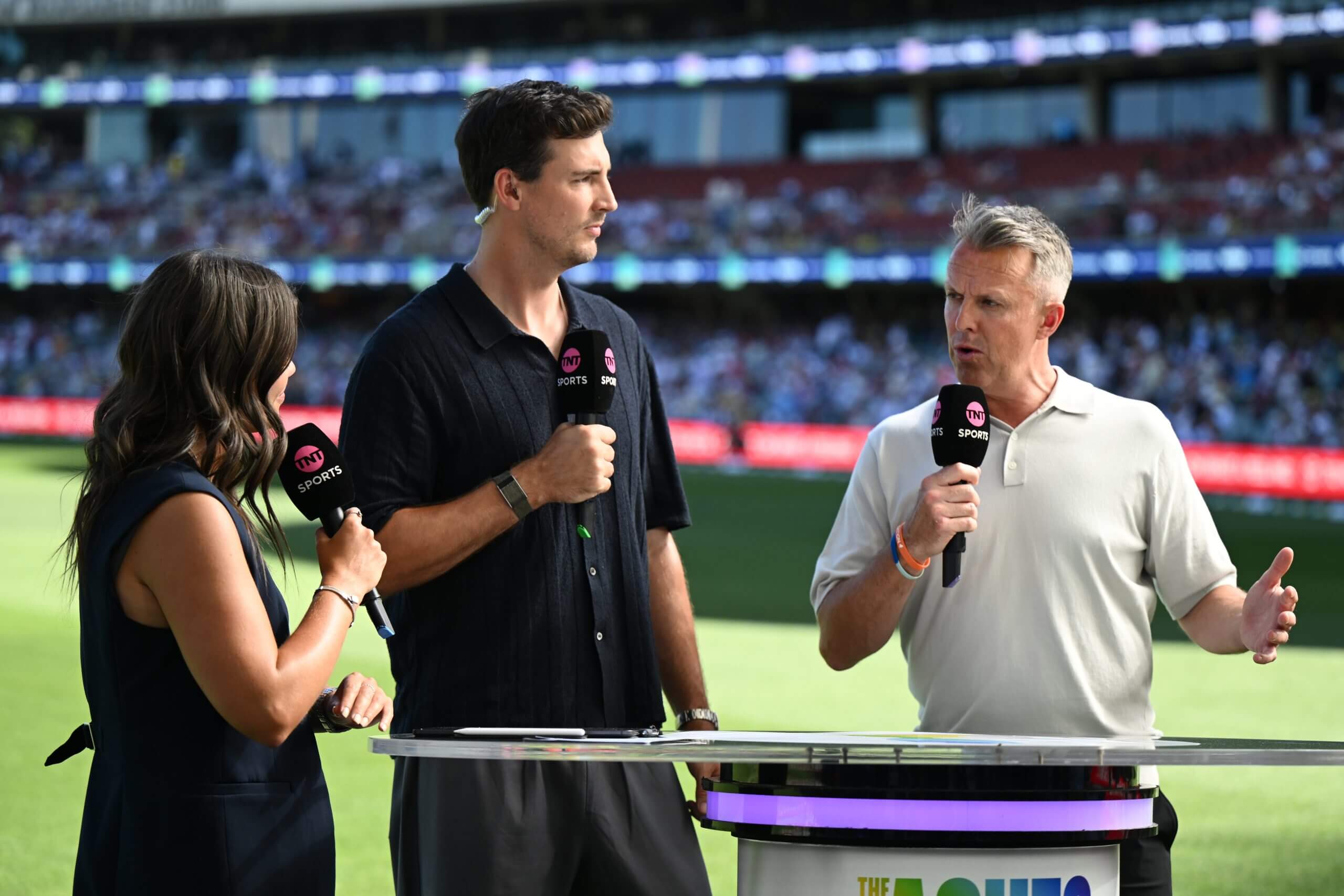 Steven Finn se unió a Becky Ives de TNT Sports y su ex compañero de equipo de Inglaterra Graeme Swann durante las Cenizas.