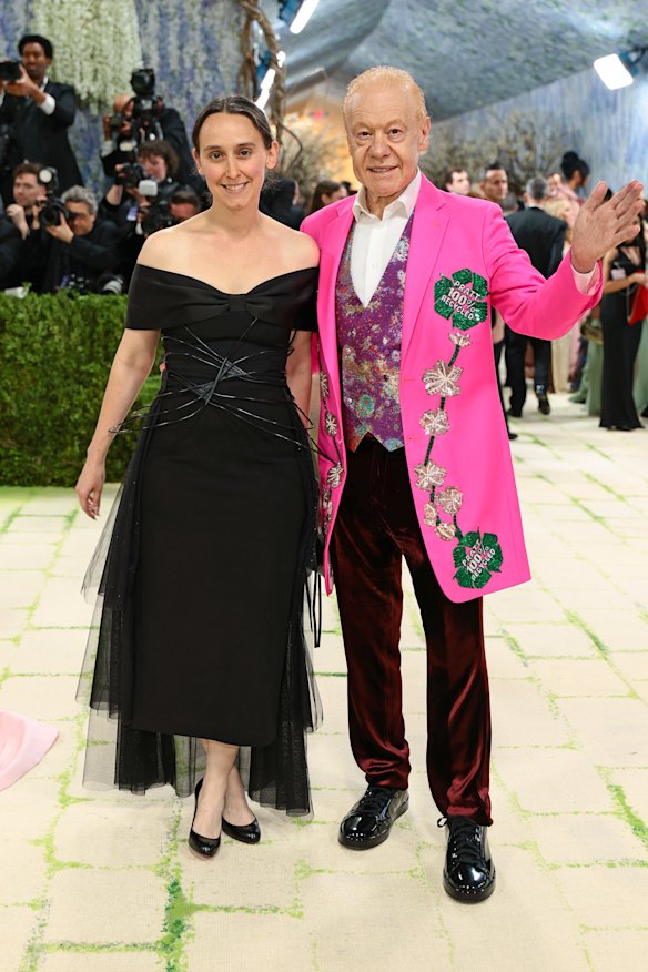 Anthony Pratt con Sabrina Pasterski, una de sus invitadas, en la Met Gala 2026 en Nueva York.