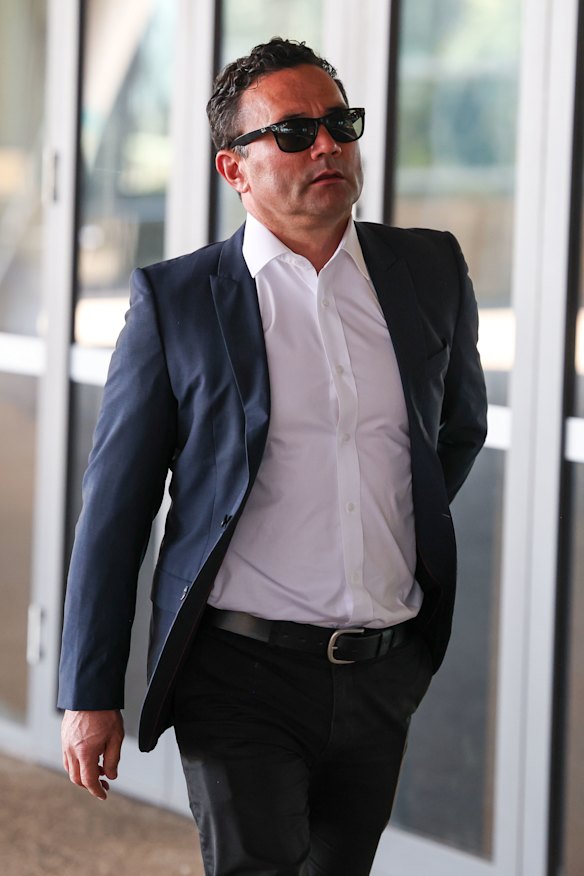 Pedro Bell.