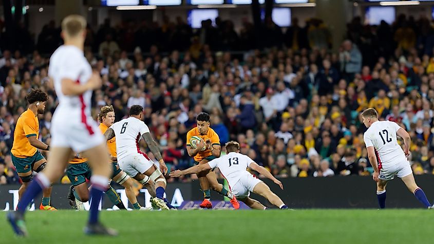 Hunter Paisami de los Wallabies abordó durante un partido contra Inglaterra en el SCG en Sydney, Australia. Crédito de la imagen IOIO IMMAGINI a través de Shutterstock.