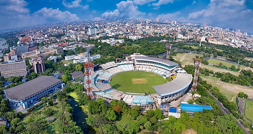 Vista aérea del estadio de cricket Eden Gardens en Calcuta, India. Crédito de la imagen Arnav Pratap Singh a través de Shutterstock.