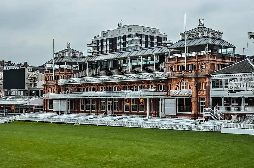 El Antiguo Pabellón en Lord's Cricket Ground, Londres, Reino Unido. Crédito de la imagen AjayThomas a través de Shutterstock.